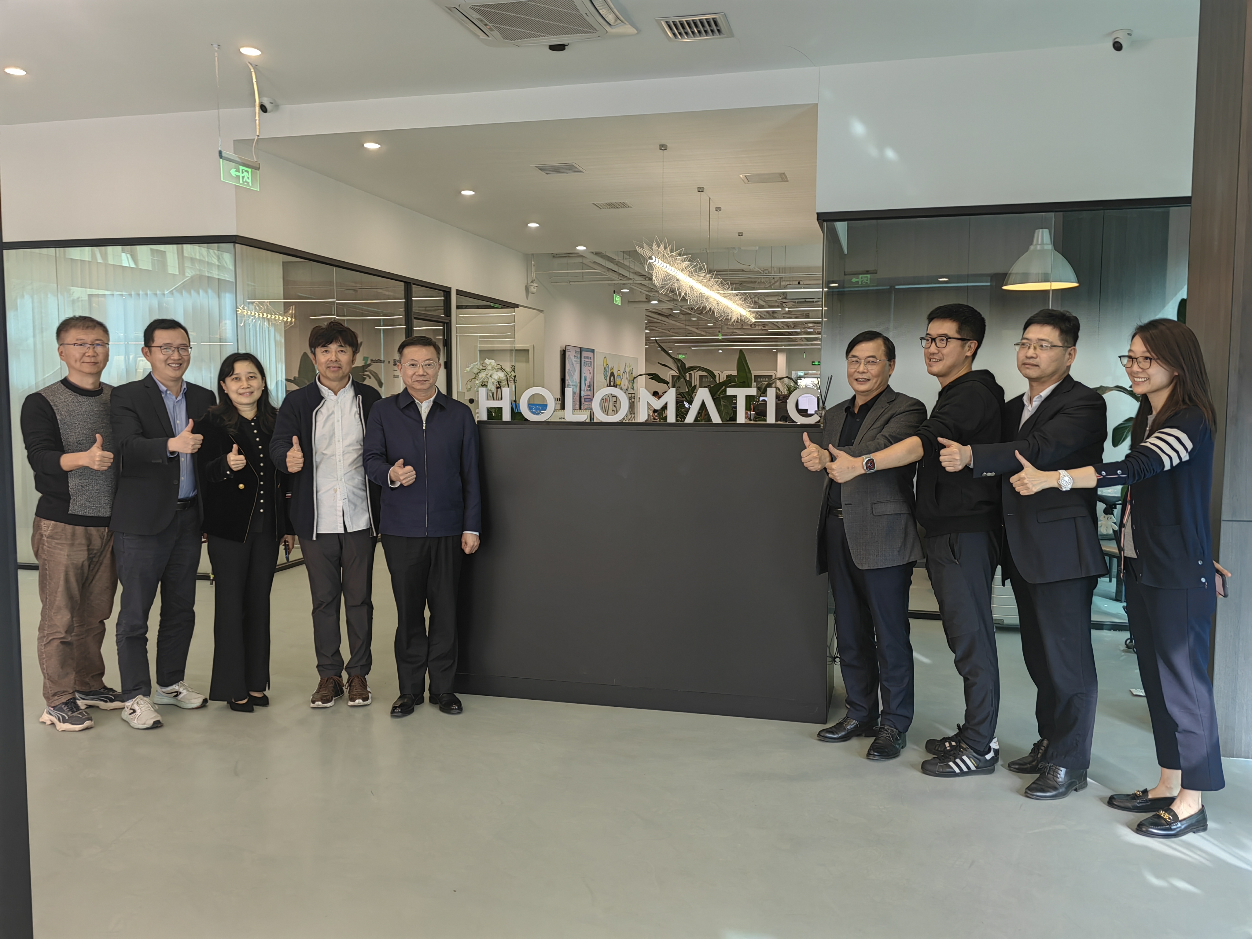 ׯ�к���Ϸ(�й�)�ɷ����޹�˾-����