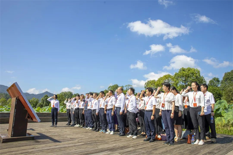 ׯ�к���Ϸ(�й�)�ɷ����޹�˾-����